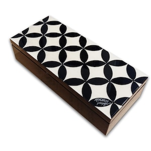 Joyero de madera con incrustaciones 23 x 10 cm "Diseño de estrellas en blanco y negro"