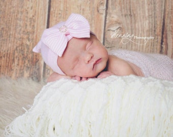 Baby girl hospital hat, pink baby hat, baby girl outfit, girl hospital outfit, newborn hat, hospital hat with bow, baby girl beanie