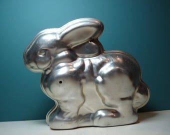 Vintage 3D Bunny Cake Mold