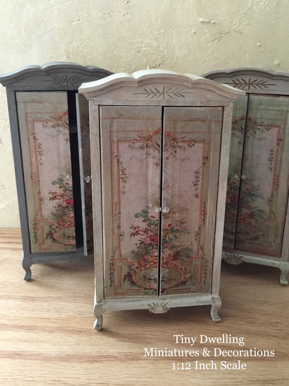 tiny dollhouse furniture