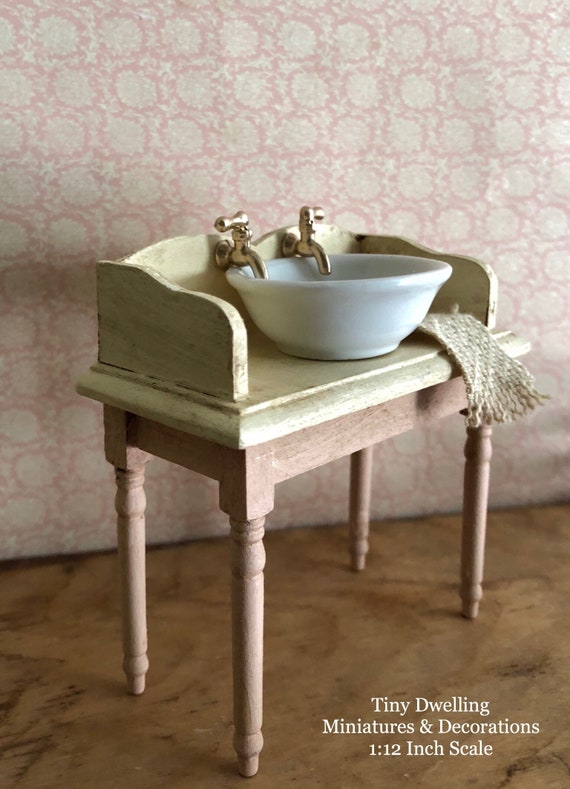 dollhouse bathroom