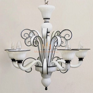 Venetiaanse glazen kroonluchter - zwart-wit Italiaanse kroonluchter - moderne murano glas verlichting - handgemaakt in murano - bedraad voor uw land