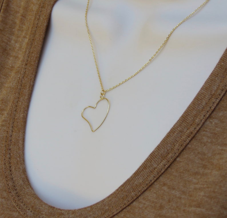 Dainty Gold Heart Necklace / Tiny Heart Layering Necklace / Mini Heart