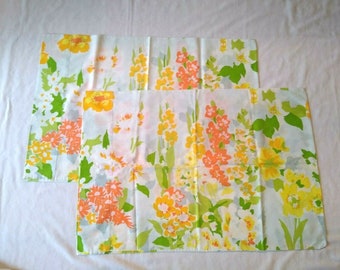 VTG MEADOWBROOK Aqua//Gold Floral 2 Pillowcases Irregulars Old Stock Mid Century