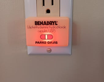Vintage Promo Benadryl Parke-Davis Night Light Plug In