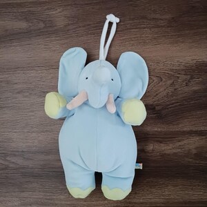 1999 Carter's Prestige 11 ”John Lennon Musical Blue Plüsch Elefant Stellen Sie sich vor