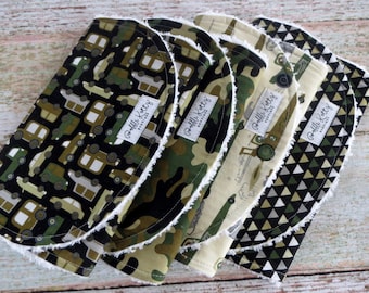 Spucktücher - Baby Spucktücher - Baby Jungen Spucktücher - Camouflage Spucktücher - Rennauto Spucktuch - Militär inspirierte Spucktücher