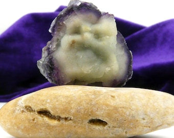 Cuarzo con fluorita violeta: ejemplar excepcional en roca madre, Rajastán, India