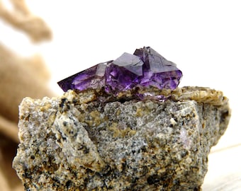 Amatista Karur en bruto (India) – Cristal púrpura raro de 4 cm – Ejemplar en miniatura para colección y sanación con cristales – Piedra natural única