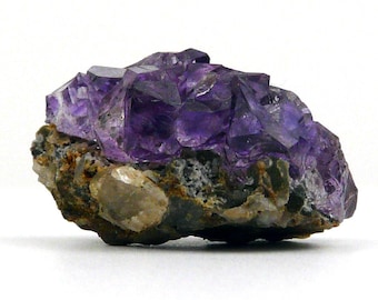 Amatista Karur (Mini): Cristales miniatura excepcionales en la roca madre | Morado oscuro intenso | Tamil Nadu, India
