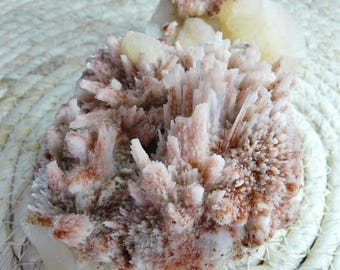 Raro - Mordenita rosa + estilbita + calcita - Ejemplar mineral excepcional de 0,750 kg - India