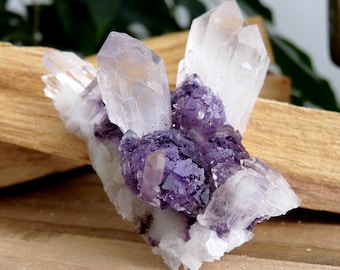 Cuarzo con fluorita violeta: ejemplar excepcional en roca madre, Rajastán, India