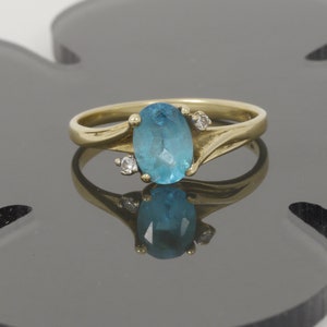 Vintage 14k Yellow Gold Natural Oval Blue Topaz & Diamond Accent Birthstone Ring