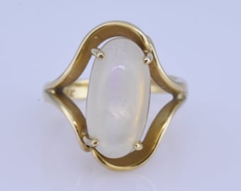 Rainbow Jelly Opal Cab Split Shank Bypass 14k Yellow Gold Vintage Ring