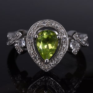 Anel de prata esterlina 925 Halo Bypass com peridoto e zircônia cúbica