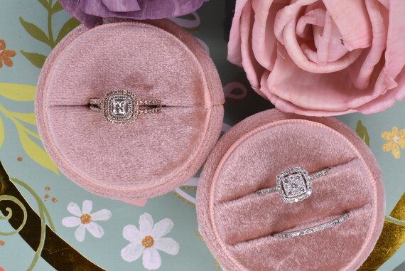 Rolin Roly Scatola per Anelli a Forma di Rosa Ring Box con Luce LED Confezione Regalo Rosso per Anello per Matrimonio San Valentino Fidanzamento