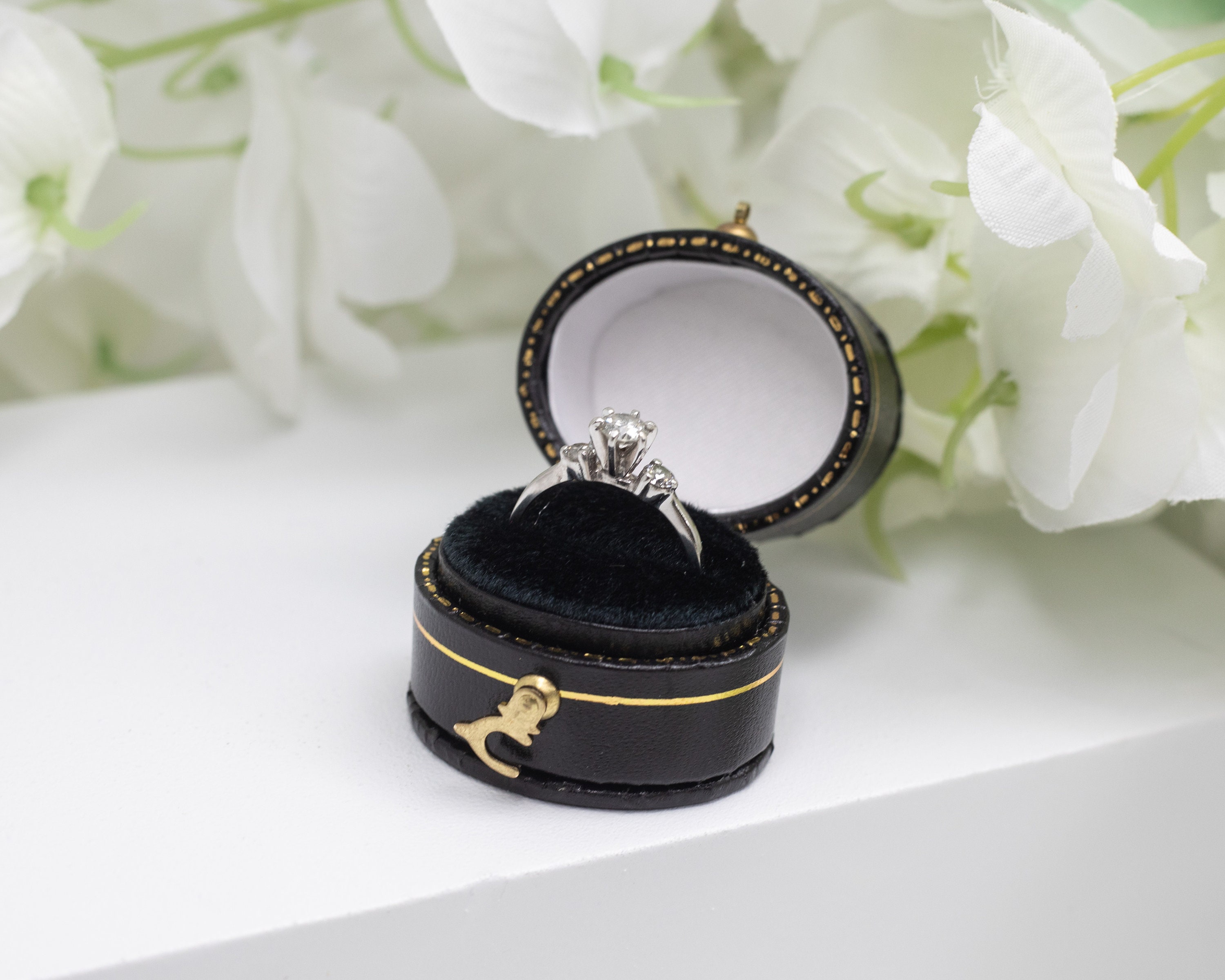 Luxury Antique Style Mini Black Oval (black Trim) Ring Box