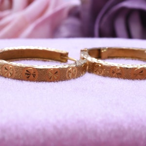 Vintage Starburst Textured 18k Yellow Gold Hinged Hoop Earrings