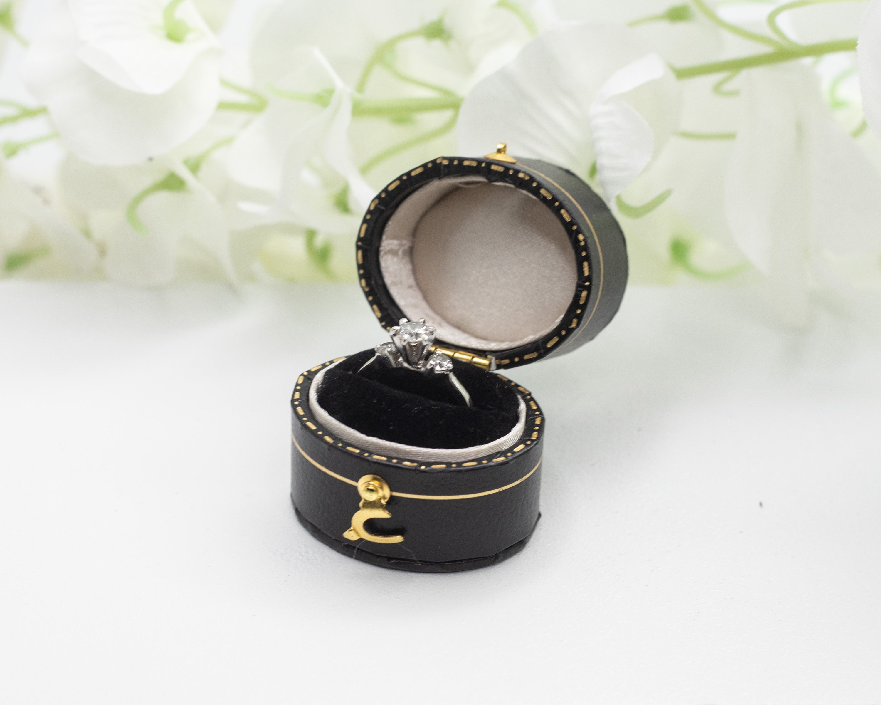 Luxury Antique Style Mini Oval Black(white Trim)single Ring Box