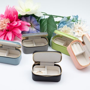 Portagioielli da viaggio in pelle PU, custodia portatile con cerniera di piccole dimensioni, portagioielli per damigelle d'onore, regalo per la festa della mamma
