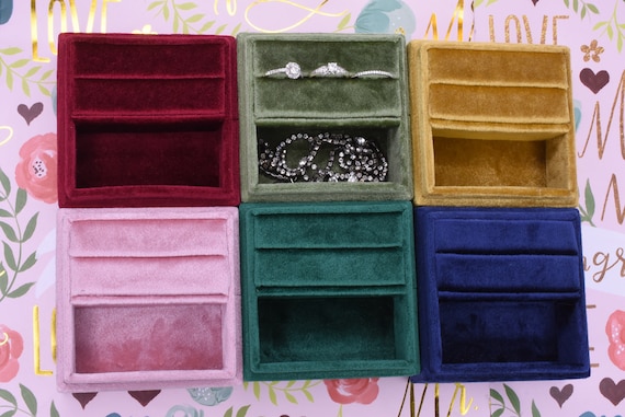 Velvet jewelry shop holder