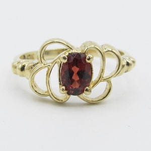 Estate 10k Yellow Gold Garnet Free Form Solitiare January Birthstone Ring
