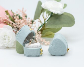 Scatola portagioie in lino e velluto, fatta a mano in stile antico vittoriano, a forma di cuore, colore azzurro, per proposta di fidanzamento, matrimonio