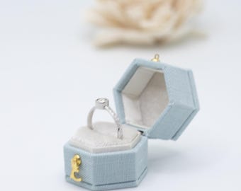 Babyblauw Georgische vintage zeshoek sieradenringdoos, linnen en fluwelen ringdoos, voorstel, verloving, bruiloft, presentatie, cadeau