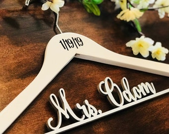 Personalized Hanger, Custom Hanger, Wire Name Hanger, Bride hanger, Bride Gift, Wood Name Hanger, Wedding Hanger, Bridal Hanger. Mrs. Hanger