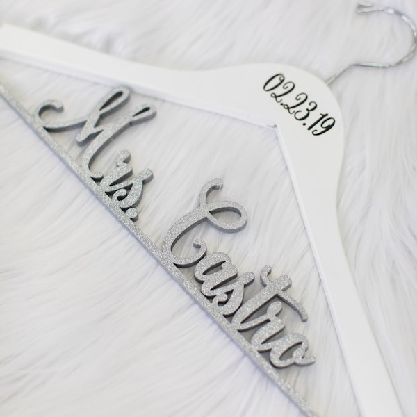 Personalized Wedding Dress Hanger, Mrs Hanger, Wedding Dress Hanger, Bridal Hanger Personalized, Personalized Hanger, Wedding Hanger