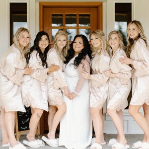 Bridesmaid Robes, Lace Bridesmaid Robes, Robes with Lace, Bridesmaid Gift, Lace Robe, Robes for Bridesmaids, Champagne Robe, Wedding Robes