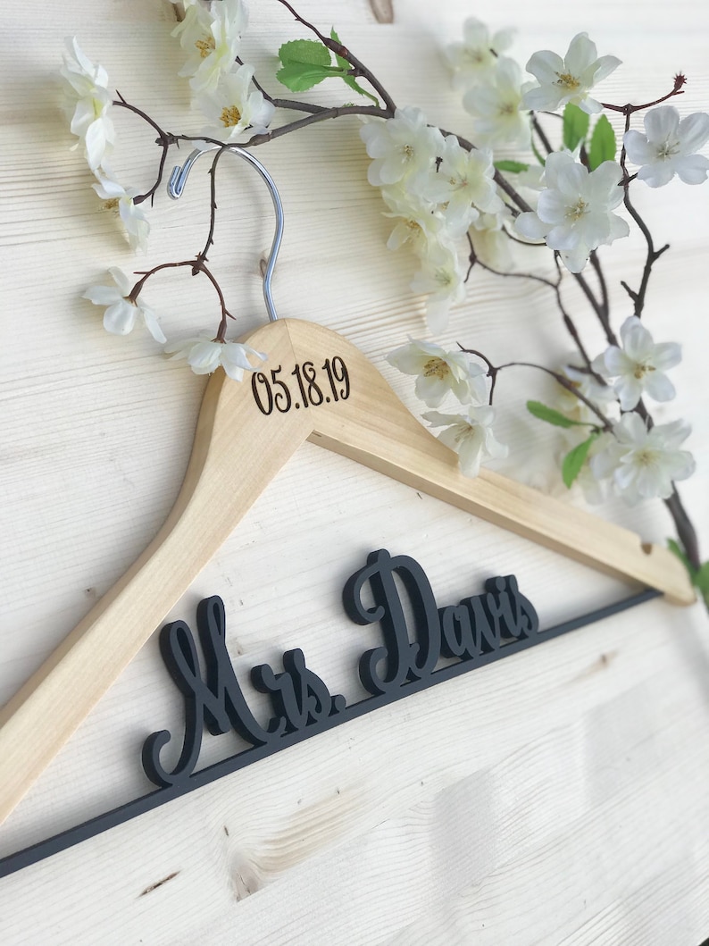 Personalized Hanger, Wedding Hanger, Wedding Dress Hanger, Bride Hanger, Bridal Hanger, Hanger for Bride, mrs hanger, bridal shower gift 