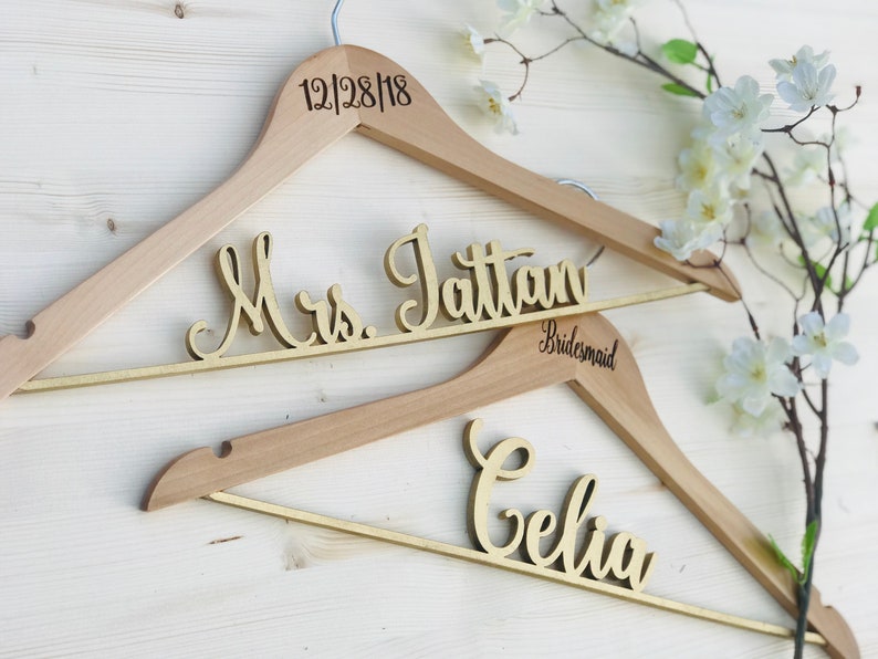 Personalized Hanger, Custom Hanger, Wedding Dress Hanger, Bride hanger, Bride Gift, Wedding Hanger, Bridal Hanger, Mrs Hanger 