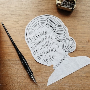 Frauen können alles sein Grace Kelly Zitat - Original Tinte Kunst - schwarz und weiß Linie Kunst - Halbtransparent - Ausschnitt Kunst - Kinderzimmer