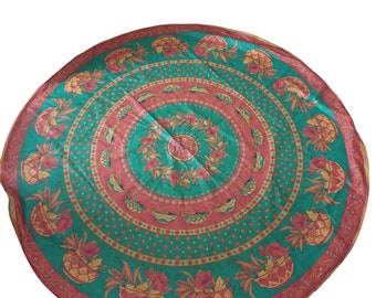 Round circle shaped outdoor indoor tablecloth vintage red and green pattern