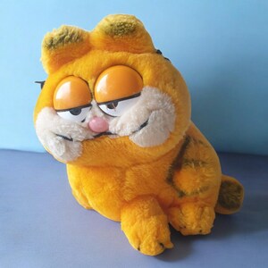 Vintage lazy Garfield orange cartoon cat plush toy retro collectible stuffed animal 1980s