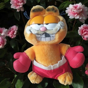 Garfield in boxing outfit collectible vintage retro plush toy boxer Garfield 1980s 1990s