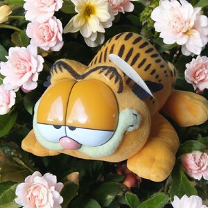 Lazy Garfield lying on his belly vintage plush retro collectible stuffed orange cartoon cat 1980s
