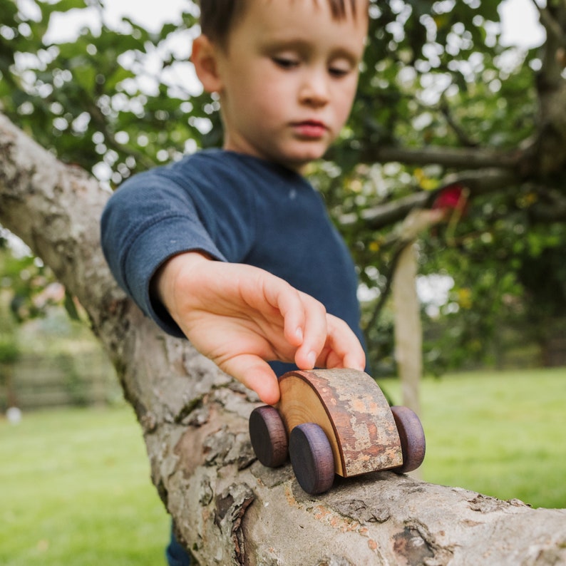 Voitures en bois personnalisées Jouet en bois naturel Jouets Montessori Voitures jouets en bois image 3