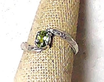 natural peridot gemstone handmade sterling silver ring size 6 1/2
