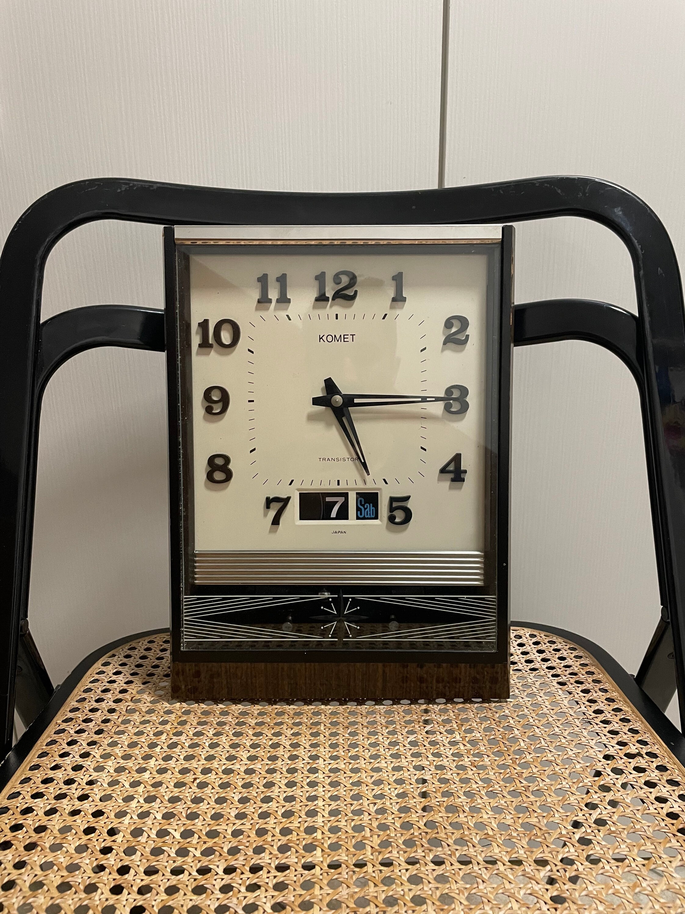 seiko day date wall clock