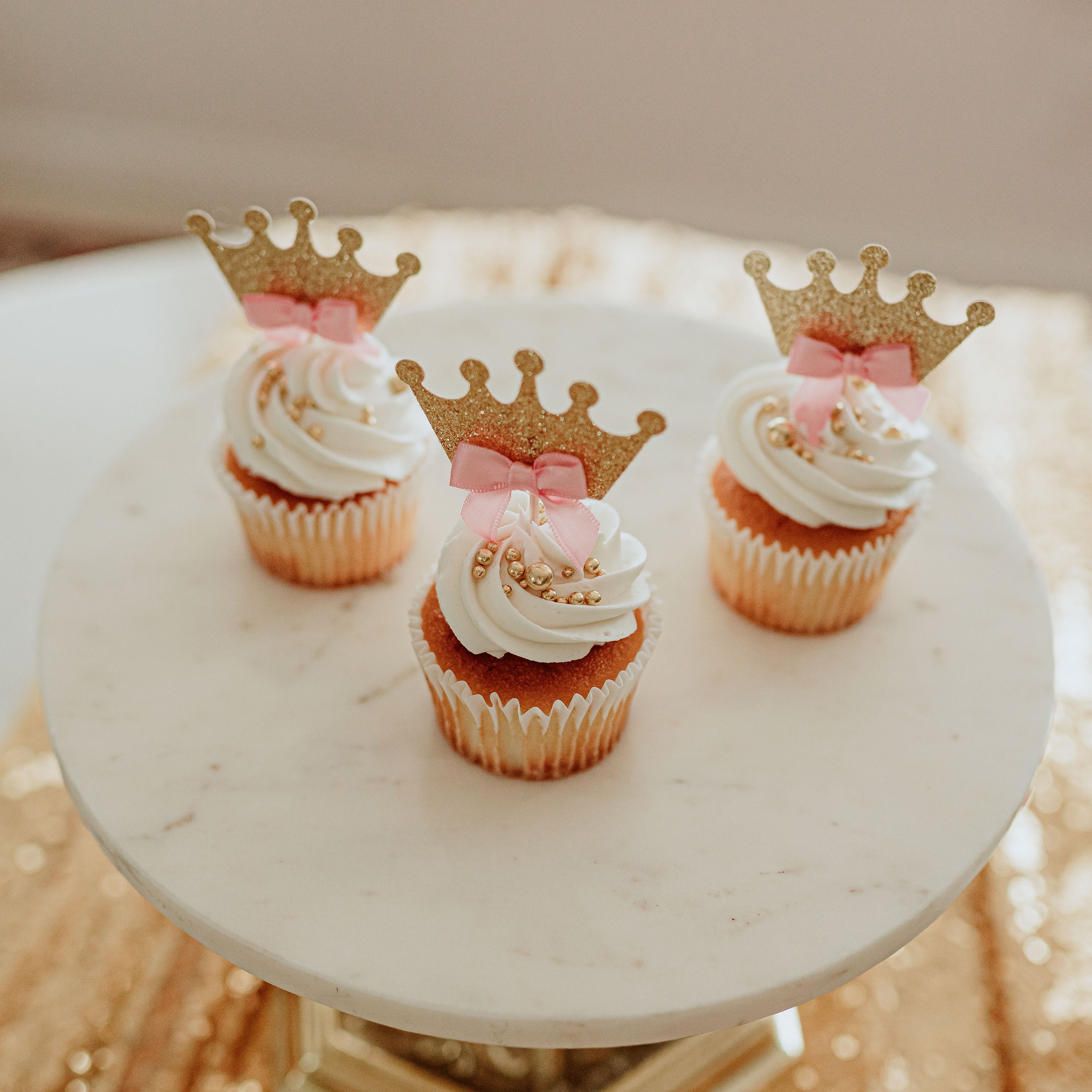 6 Mini Coroncine Topper Per Torta E Cupcake: Oro E Argento Con Perle E Strass. Piccole Tiare Per Decorazioni Di Matrimonio, Compleanno E Feste A Tema Principessa. - 5