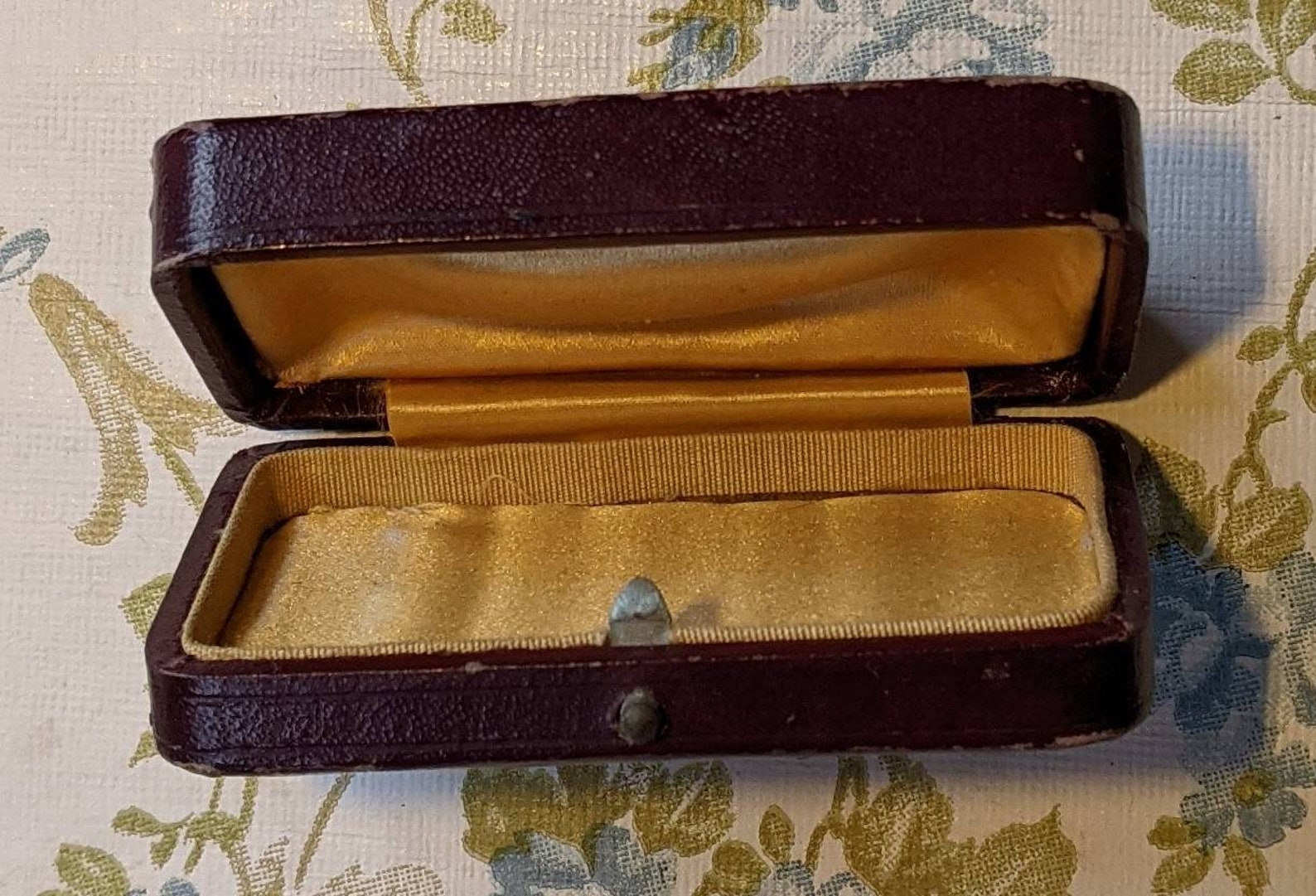 Vintage jewellery box for a necklace bracelet or brooch | Etsy