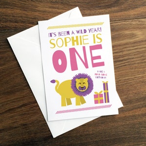 Carte personnalisée pour le 1er anniversaire d'une fille - carte de voeux personnalisée pour bébé - thème lion safari jungle