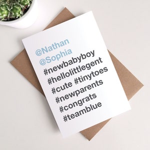 Biglietto di auguri personalizzato per neonato - Congratulazioni per i neo-genitori con hashtag Instagram e tipografia semplice