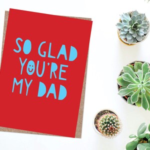 Felice che tu sia mio padre - Biglietto d'auguri per la festa del papà/compleanno - Carino, divertente, semplice, miglior papà, neo papà, grato per te, saluti papà, sorriso, faccina sorridente