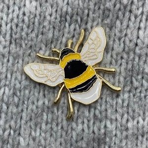 Bienen Pin Anstecker Hummel Brosche 2,3 x 2,9 cm Emaille Anstecker gold Honig Insekt Sommer Frühling Insekt Bild 1
