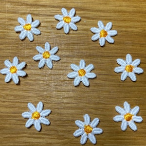 Small daisies appliqués with 6 petals to sew on - 1.7 cm diameter - summer flowers floral country flowers daisies