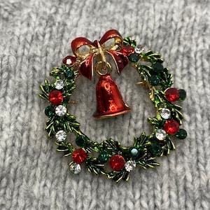 Christmas wreath brooch - approx. 3.5 cm diameter - pin floral glamor party X-Mas Ilex vintage nostalgia bell fir green