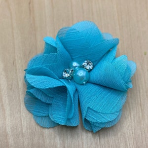 Fiori in tessuto verde menta realizzati in chiffon con perle e glitter - circa 5 cm - applique floreale cucito upcycling fai da te fiori da giardino #4 colore 6